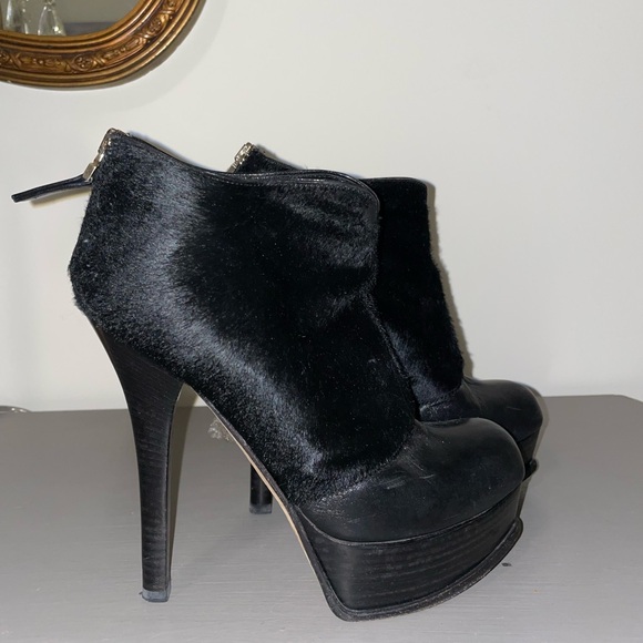 FENDI leather ankle boots with fur and gold toe accent. - Picture 9 of 10